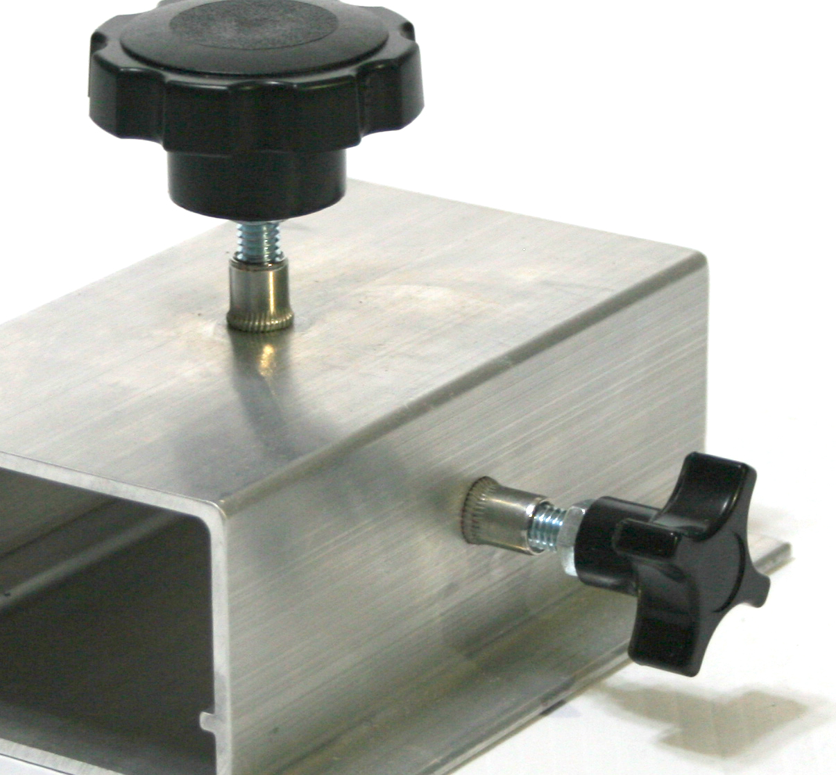 Steel thread detail on the Bison platen bracket